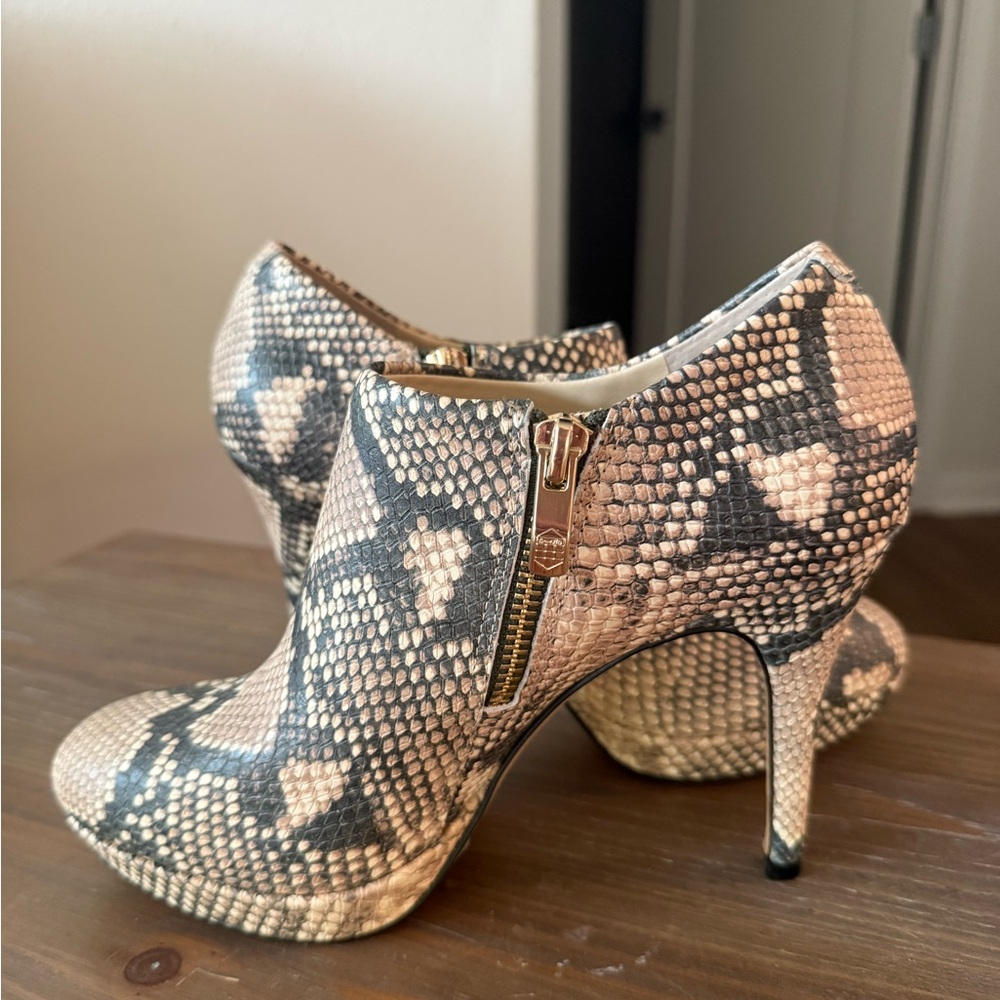 Vince Camuto Snakeskin Patterned 6.5 Ankle Boots. New.